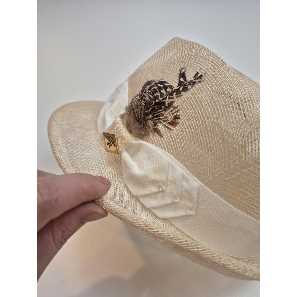 Stacy Adams Hat Fedora Fitted Mens M Beige Straw Feather Trim Gold Pin FLAW - Picture 4 of 10